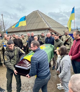 На Закарпатті провели в останню путь двох захисників-товаришів – 10