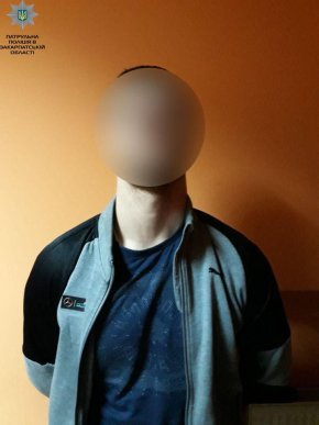 У Мукачеві патрульні навідалися у заклад національної лотереї. Знайшли чимало цікавого – 03