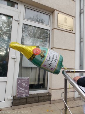 Біля консульства Угорщини в Берегові влаштували мітинг – 04