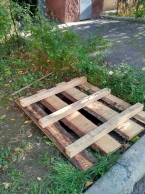 На одній із вулиць Мукачева за ніч зникли всі кришки каналізаційних люків – 03