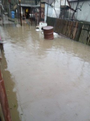 У кількох районах області підтопило дворогосподарства – 06