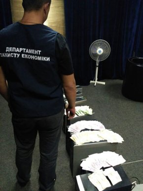 На Закарпатті поліцейські викрили роботу 20 гральних закладів – 02