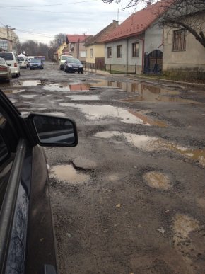 Геннадій Москаль: "Розбиті вщент мукачівські вулиці можна використовувати хіба під танкодром" – 06