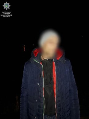 Вночі на вулицях Мукачева одразу в кількох чоловіків знайшли наркотики – 03