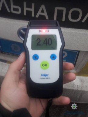 В Ужгороді патрульні зупинили водія, у якого виявили рекордний рівень алкоголю в крові – 03