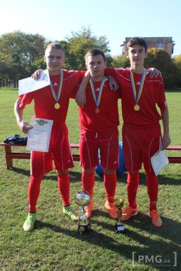 Гравців ФК "Сокіл" нагородили золотими медалями чемпіонату Мукачівщини з футболу – 04