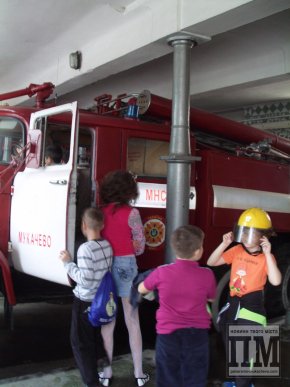 Мукачівські пожежники влаштували день відкритих дверей для школярів (ФОТОРЕПОРТАЖ) – 10