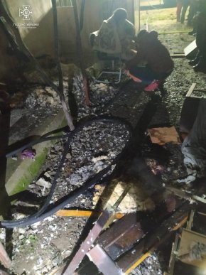 В одному з сіл Великолучківської ТГ спалахнула пожежа. Постраждала жінка – 02