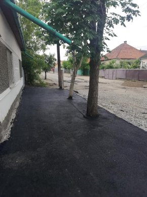 Закарпатців здивувало те, як у Берегові заасфальтували тротуар – 04