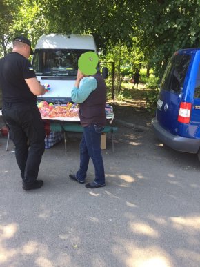 У Мукачеві муніципали складали протоколи на вуличних торговців – 03