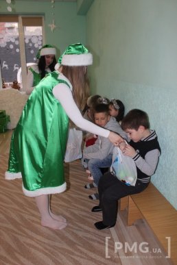 Жителі Мукачева подарували маленьким переселенцям із Донбасу свято – 24