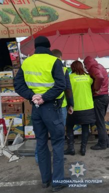 Рейди у Мукачеві: поліцейські навідалися на ринки міста – 01