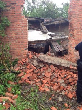 В одному з мукачівських підприємств на людей обвалилася залізобетонна плита – 04