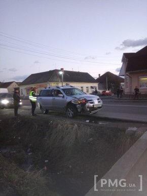 У Ракошині стала ДТП: зіткнулися три автомобілі – 06