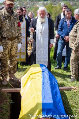 На Мукачівщині поховали загиблого на війні Героя Віктора Іньшина – 16