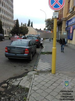 Патрульні провели профілактичні бесіди з водіями, які неправильно паркуються – 01