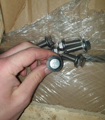 У вантажівці було товару на 5 млн гривень: на митниці затримали молодого бізнесмена – 02