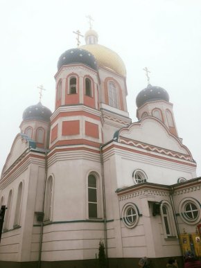 До православного храму в Минаї прибув ковчег з частиною одягу святителя Спиридона  – 01