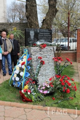 У Мукачеві відкрили меморіальну дошку бійцю АТО Руслану Ігнатишину – 28