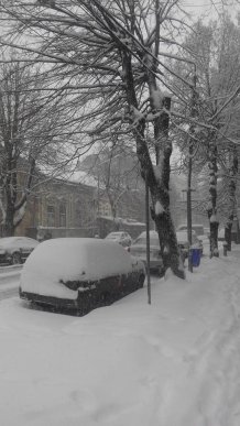 Рух на головних вулицях Мукачева ускладнився через сильні снігопади – 01