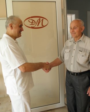 Пенсіонерам Ужгороду вставили безкоштовні імплантанти (ФОТО) – 01