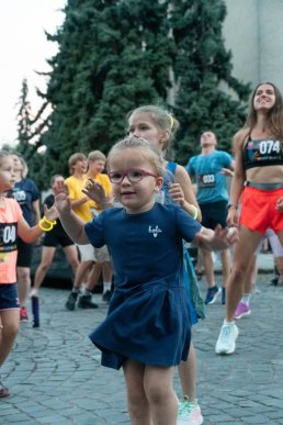 В Ужгороді під час благодійного заходу було зібрано понад 72 тисячі гривень на ЗСУ – 06
