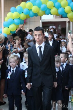 НВК "Гармонія" урочисто відзначила свято Першого вересня лінійкою у вишиванках – 15