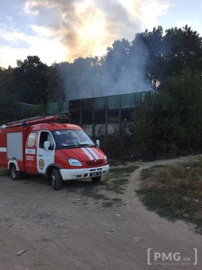 У мікрорайоні "Підгоряни" горіло сухотрав’я – 01