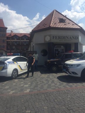 У Мукачеві замінували ресторан – 02