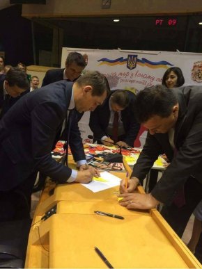 У Брюсселі голова облради Михайло Рівіс приєднався до міжнародного проекту «Діти за мир у всьому світі» – 01