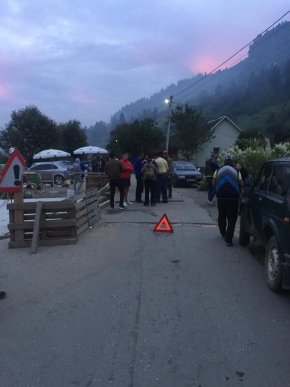 На Закарпатті п’ятий день блокують дорогу – 02