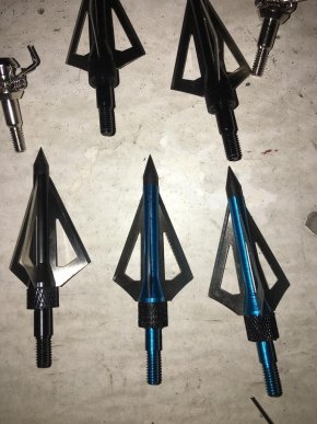 На КПП «Ужгород» у молодого чеха знайшли холодну зброю – 03