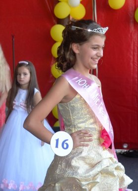 У Тячеві визначили найгарнішу дівчину міста – 04