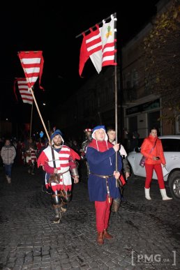 Яскраве святкування Дня святого Мартина у Мукачеві: парад ліхтариків, лицарські бої та вогняне шоу – 41 Яскраве святкування Дня святого Мартина у Мукачеві: парад ліхтариків, лицарські бої та вогняне шоу – 41