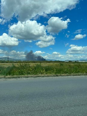 Клуби чорного диму видно в усіх мікрорайонах: що коїться в Мукачеві – 03