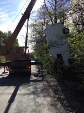 На Виноградівщині сталась ДТП: "Mercedes" з’їхав у кювет – 02