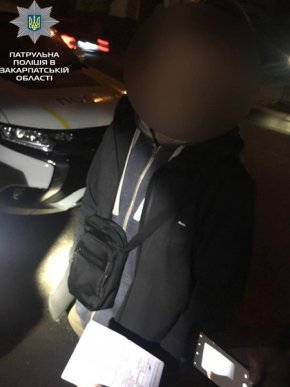 У Мукачеві таксист віз підозрілого пасажира – 02