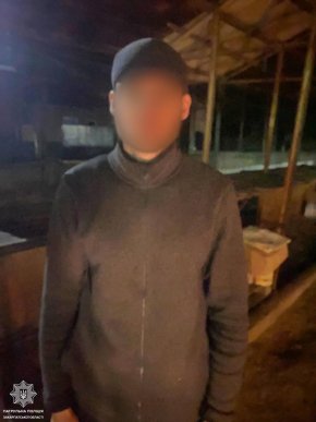 Різко змінив рух, побачивши патрульних: у Мукачеві зупинили підозрілого чоловіка – 01 Різко змінив рух, побачивши патрульних: у Мукачеві зупинили підозрілого чоловіка – 01