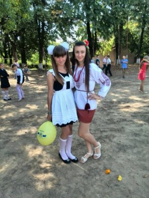 Шкільний фотоальбом: як учні Мукачева 1 Вересня відзначали (ФОТОРЕПОРТАЖ) – 35