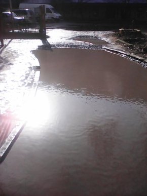 Мукачівців обурив стан автомобільної стоянки біля ЦРЛ – 05