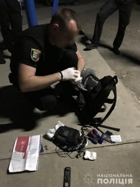 Чоловік розмалював чуже авто і напав на подружжя – 03 Чоловік розмалював чуже авто і напав на подружжя – 03