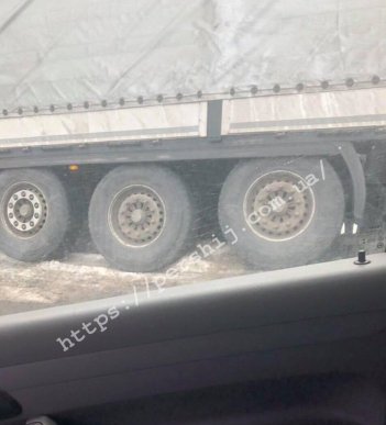 У Ракошині сталася ДТП за участі вантажівки – 03