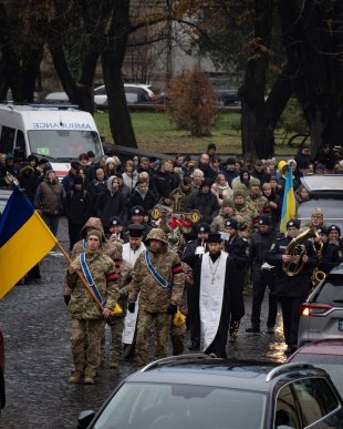 В Ужгороді провели в останню путь полеглого захисника – 01