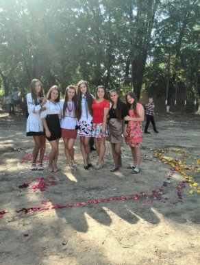 Шкільний фотоальбом: як учні Мукачева 1 Вересня відзначали (ФОТОРЕПОРТАЖ) – 33