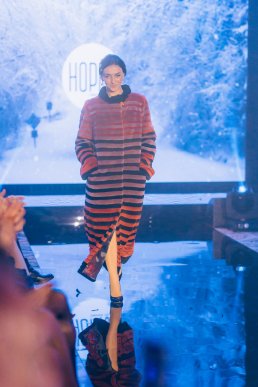 Мода заради життя: на Закарпатті відбувся ІІІ-й благодійний показ мод дизайнерки Роксолани Новак – 112