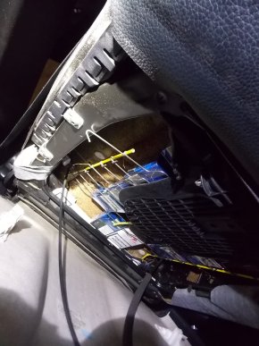 Підприємливий італієць напакував свою автівку цигарками – 03