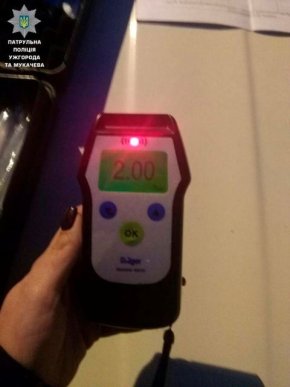 П’яний водій в’їхав у автомобіль патрульних поліцейських – 03