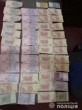 У кав’ярні від жінки вкрали 10 тисяч гривень – 01