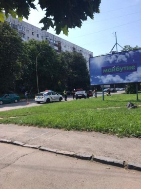 В Ужгороді жінка потрапила під колеса авто – 03