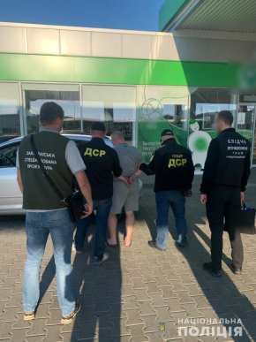 Спецоперація на одній із АЗС: відомо, кого затримали – 01